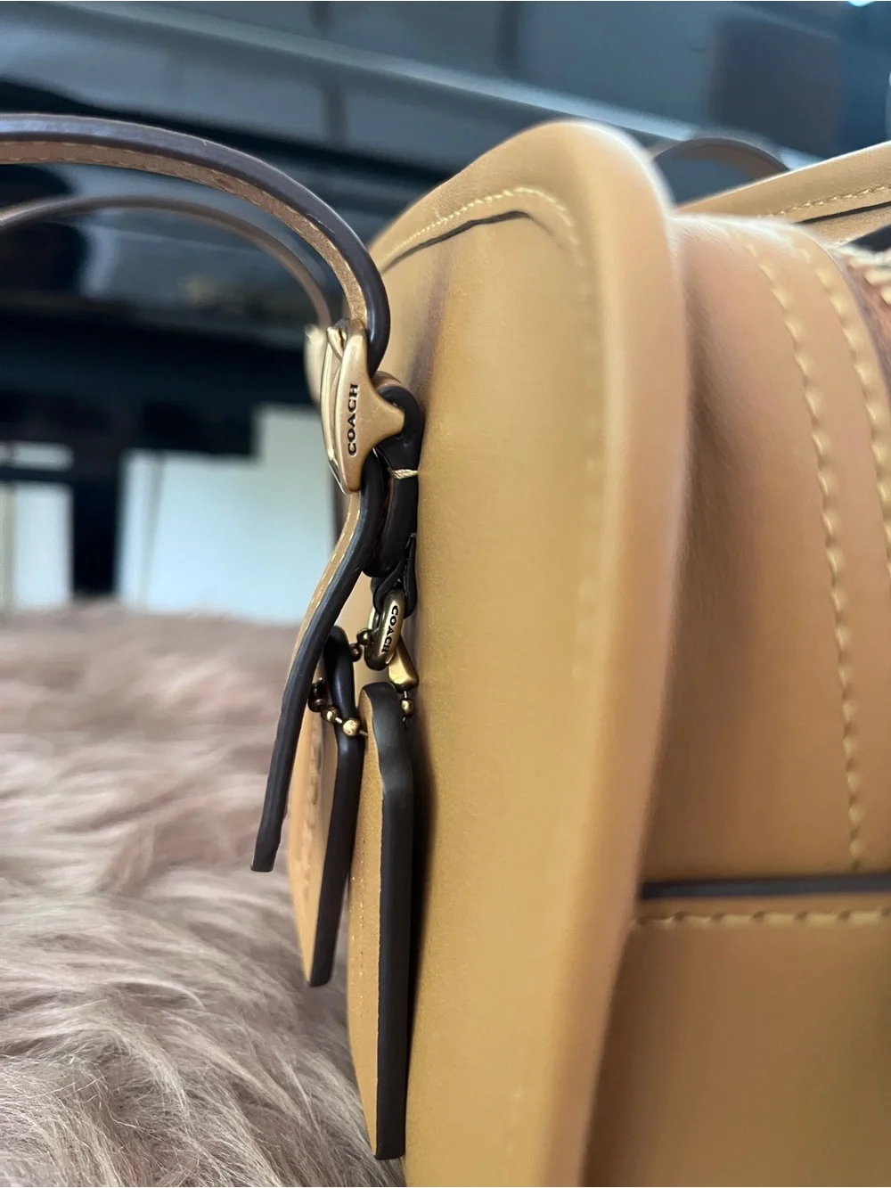 NEW Coach Swing Zip Leather Shoulder Bag